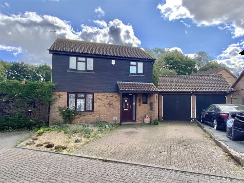 Lanthorn Close, Neath Hill - Photo 1