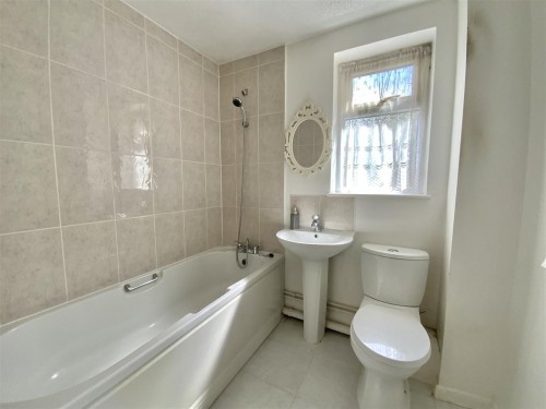 Lanthorn Close, Neath Hill - Photo 11