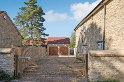 Vicarage Road, Bradwell Village, Milton Keynes - Photo 13