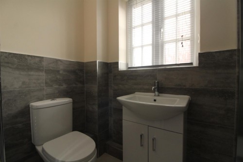 Ensuite.JPG