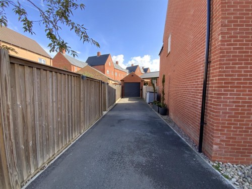 Redcar Road, Towcester - Photo 14