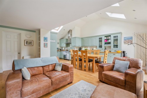 Whaddon Hall, High Street, Whaddon - Photo 3