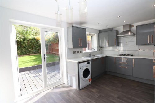 Pickering Drive, Emerson Valley - Photo 3