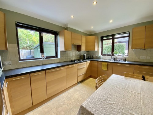 Kitchen/ Breakfast Room Kitchen/ Breakfast Room