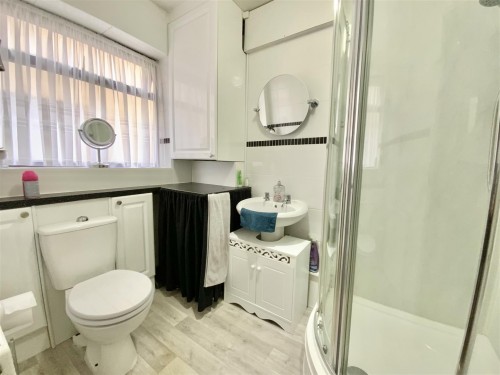 Shower Room (Ground Floor) Shower Room (Ground Floor)