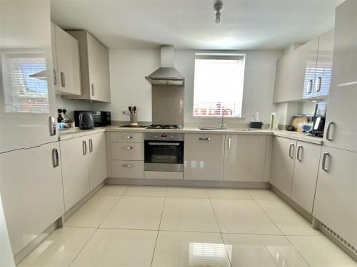 Cicero Crescent, Fairfields, Milton Keynes - Photo 2