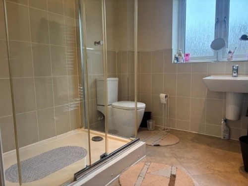 Ensuite- bedroom 1.jpg Ensuite- bedroom 1.jpg