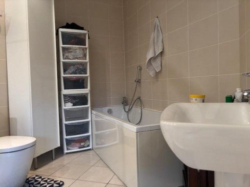 Main bedrom - en suite 2.jpg Main bedrom - en suite 2.jpg