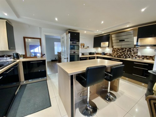 Chestnut Close, Stony Stratford, Milton Keynes - Photo 2