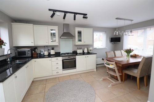 Highland Drive, Broughton, Milton Keynes - Photo 3