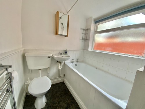 16 Patricks Lane, Deanshanger, Northamptonshire, MK19 6HS - Photo 8