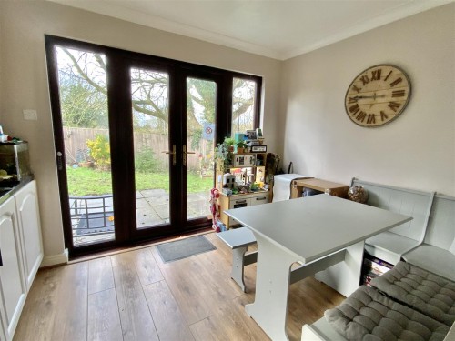 Kitchen/ Dining Room