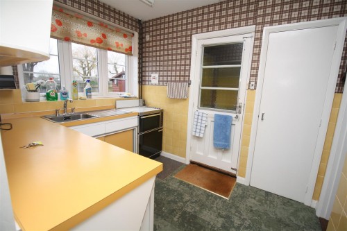 48 Shenley kitchen b.JPG