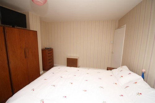 48 Shenley bedroom 1b.JPG