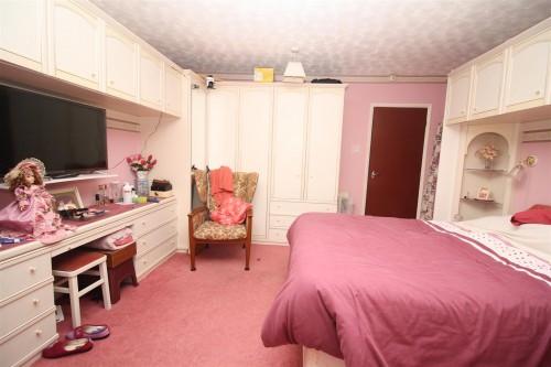 65 Staple Hall  bedroom 1b.JPG