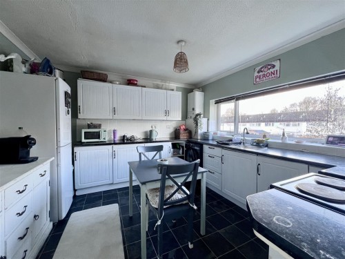 Rochfords, Coffee Hall, Milton Keynes - Photo 2