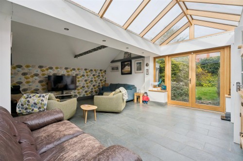 Vicarage Road, Bradwell Village, Milton Keynes - Photo 11