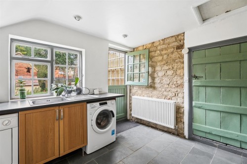 Vicarage Road, Bradwell Village, Milton Keynes - Photo 13