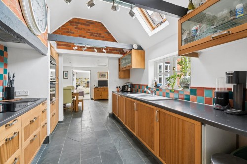 Vicarage Road, Bradwell Village, Milton Keynes - Photo 9