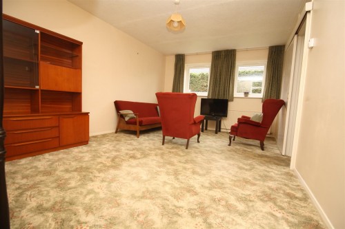 1 Mikern lounge a.JPG