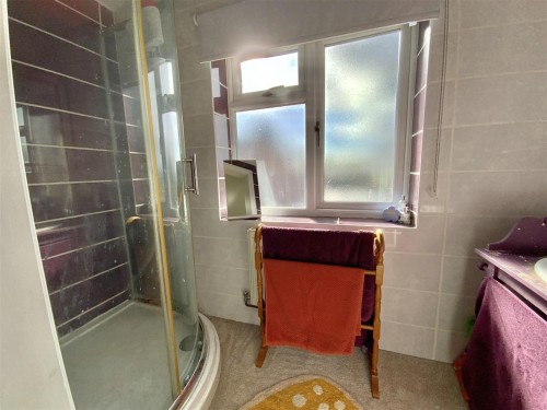 Bedroom 1 - En-suite Bedroom 1 - En-suite