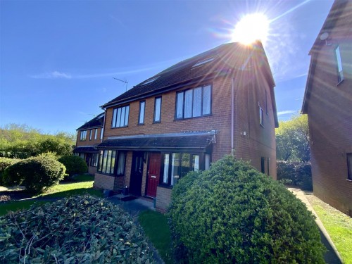 Bergamot Gardens, Walnut Tree, Milton Keynes - Photo 1