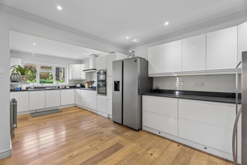 High Street, Whaddon, Buckinghamshire - Photo 2