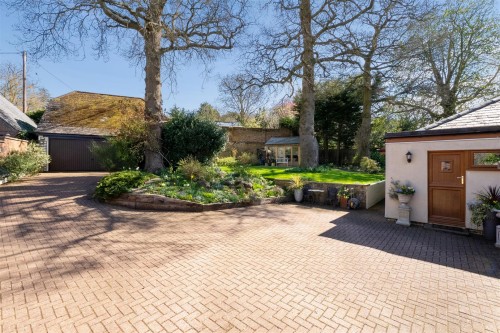 High Street, Whaddon, Buckinghamshire - Photo 19