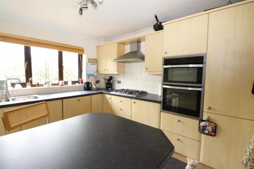 KITCHEN KITCHEN