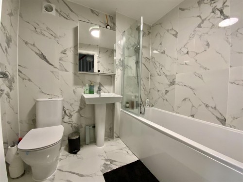 Family Bathroom (SF)