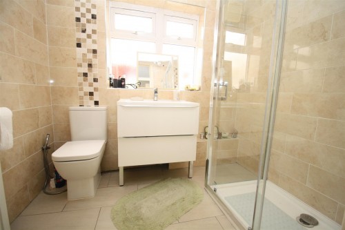63 Shelley shower room.JPG 63 Shelley shower room.JPG