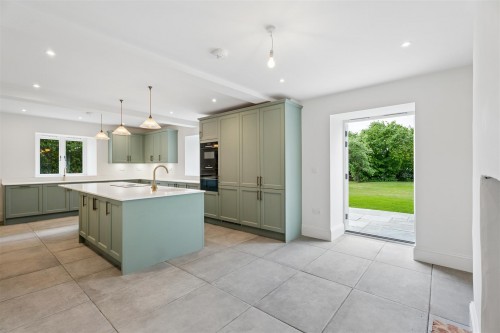 KITCHEN/DINING/FAMILY