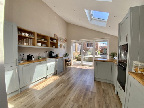Kitchen/ Dining Room