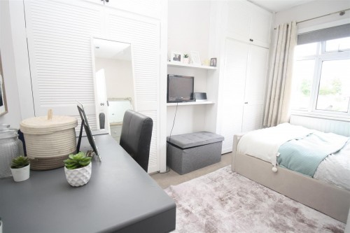 226 Buck bedroom 1b.JPG
