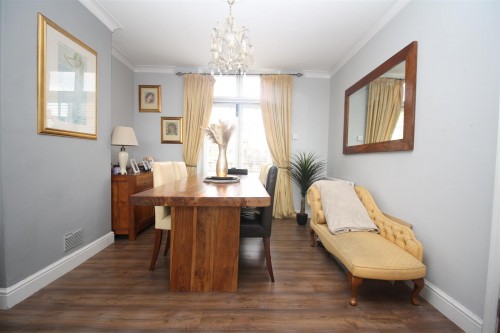 226 Buck dining area a.JPG