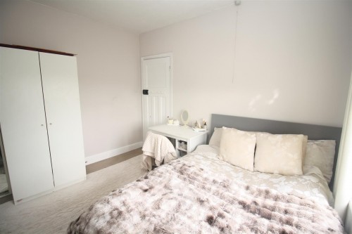 226 Buck bedroom 2b.JPG