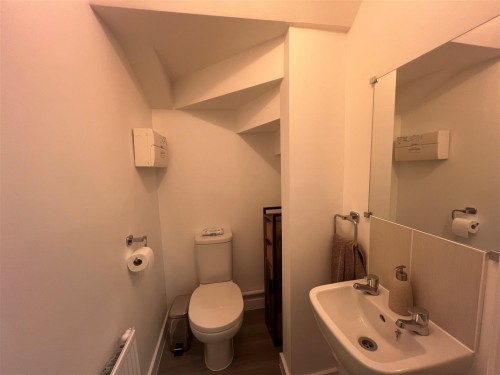 ground floor cloackroom.jpg ground floor cloackroom.jpg