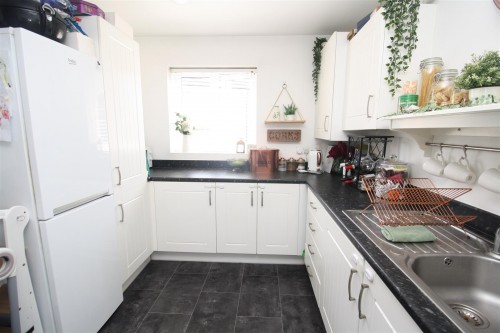 Flat 2 57 Santa Cruz kitchen b.JPG
