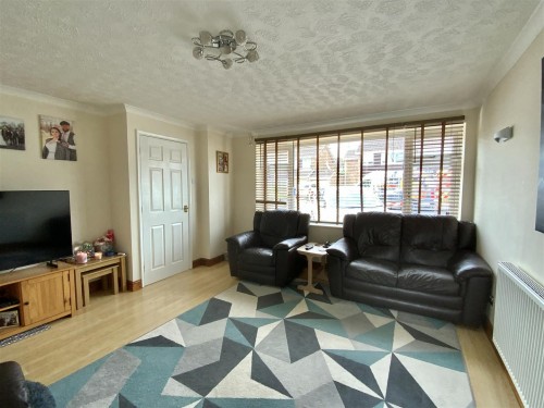 Elm Drive, Deanshanger, Milton Keynes - Photo 2