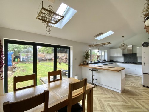 Kitchen/ Dining Room