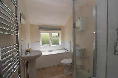 Main Bathroom.JPG