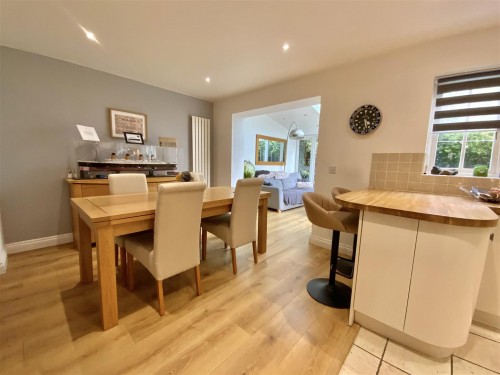 Kitchen/ Dining Room