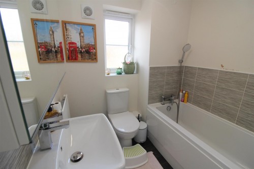 Family Bathroom.JPG