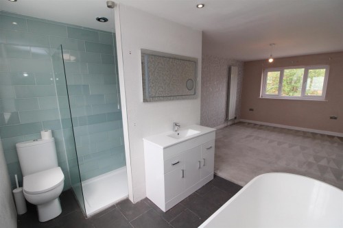Ensuite & Bedroom.JPG Ensuite & Bedroom.JPG
