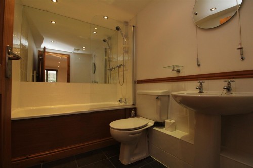 En-suite to bottom floor bedroom.JPG
