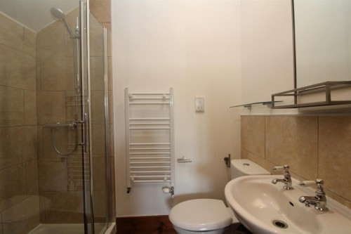 Bedroom 2 Ensuite.JPG