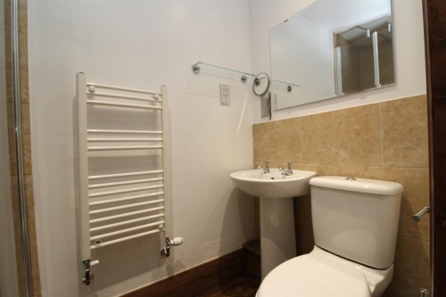 Bedroom 4 Ensuite.JPG