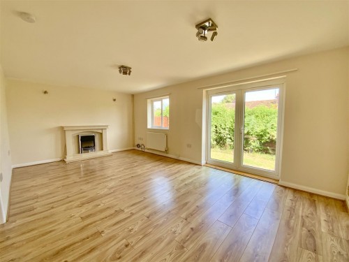 Lounge/ Dining Room Lounge/ Dining Room