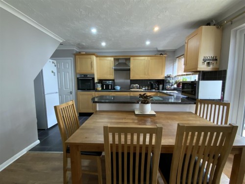 Kitchen/ Dining Room
