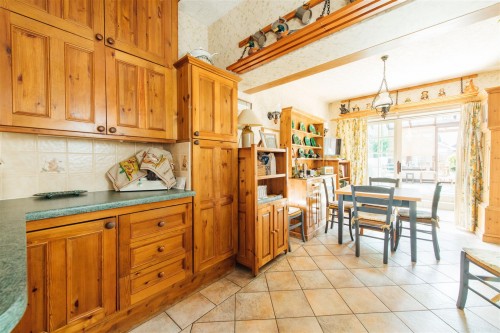 Kitchen/ Breakfast Room Kitchen/ Breakfast Room
